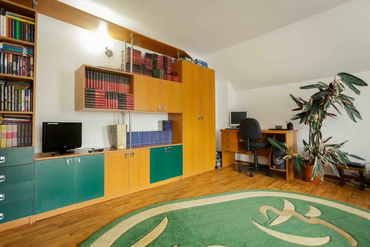 Casa Florilor Hotel Curtea De Arges Luaran gambar