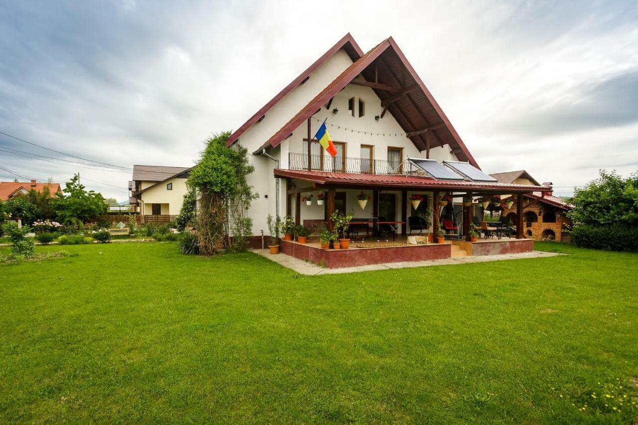 Casa Florilor Hotel Curtea De Arges Luaran gambar